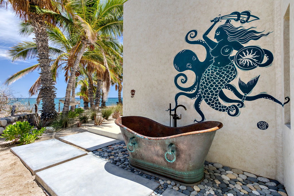 Copper tub with art detail